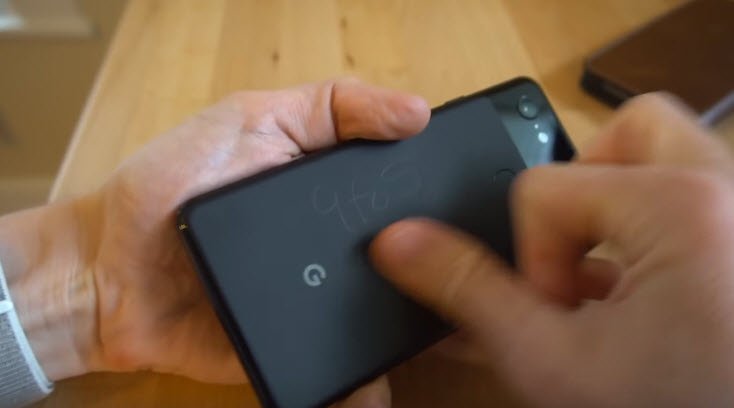 Проблема с царапинами на корпусе Google Pixel 3 XL оказалась надуманной Проблема с царапинами на корпусе Google Pixel 3 XL оказалась надуманной