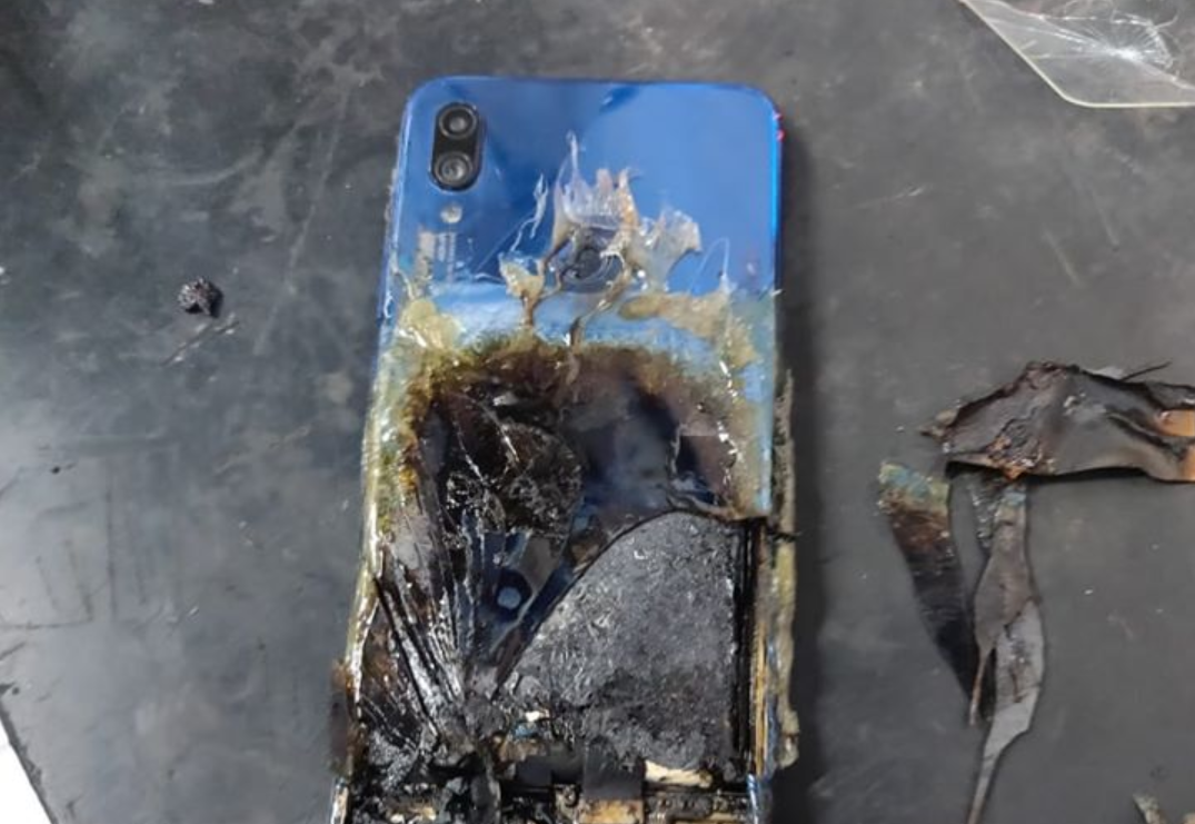 Греется телефон редми. Разбитый Сяоми редми 9. Samsung Note 7 взрывается. Разбитый Xiaomi Redmi Note 7. Разбитый Сяоми 11 Лайт.
