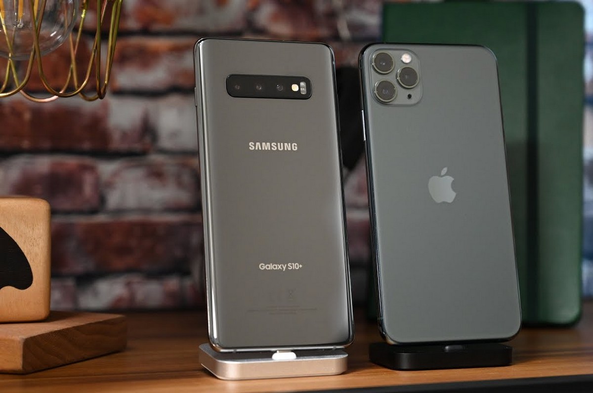 Сравнение айфона 15 и самсунг с 24. Samsung s10 Pro. Samsung Galaxy s10 iphone 11. Samsung Galaxy s10 vs iphone 11. Iphone 11 Pro vs Samsung s10.
