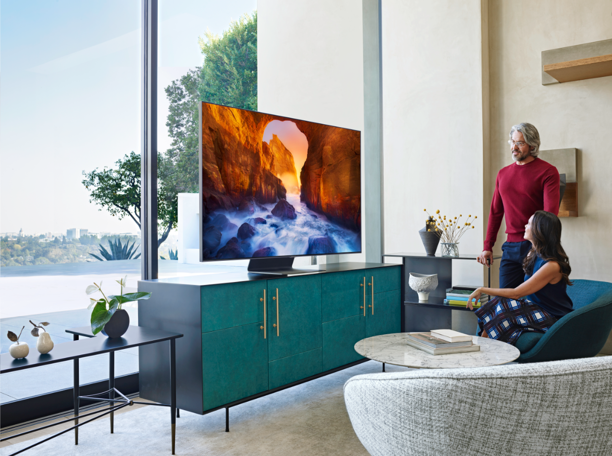 Новые телевизоры в кредит. Телевизор самсунг 65 QLED. Samsung QLED 65 дюймов. Samsung 75 8k QLED.