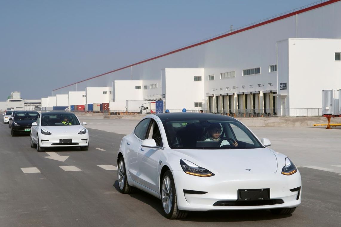 Tesla на мкаде