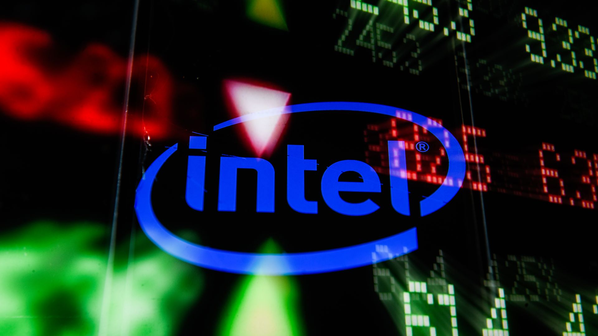 Акции Intel упали в цене после появления слухов о намерении Microsoft  перейти на собственные серверные процессоры