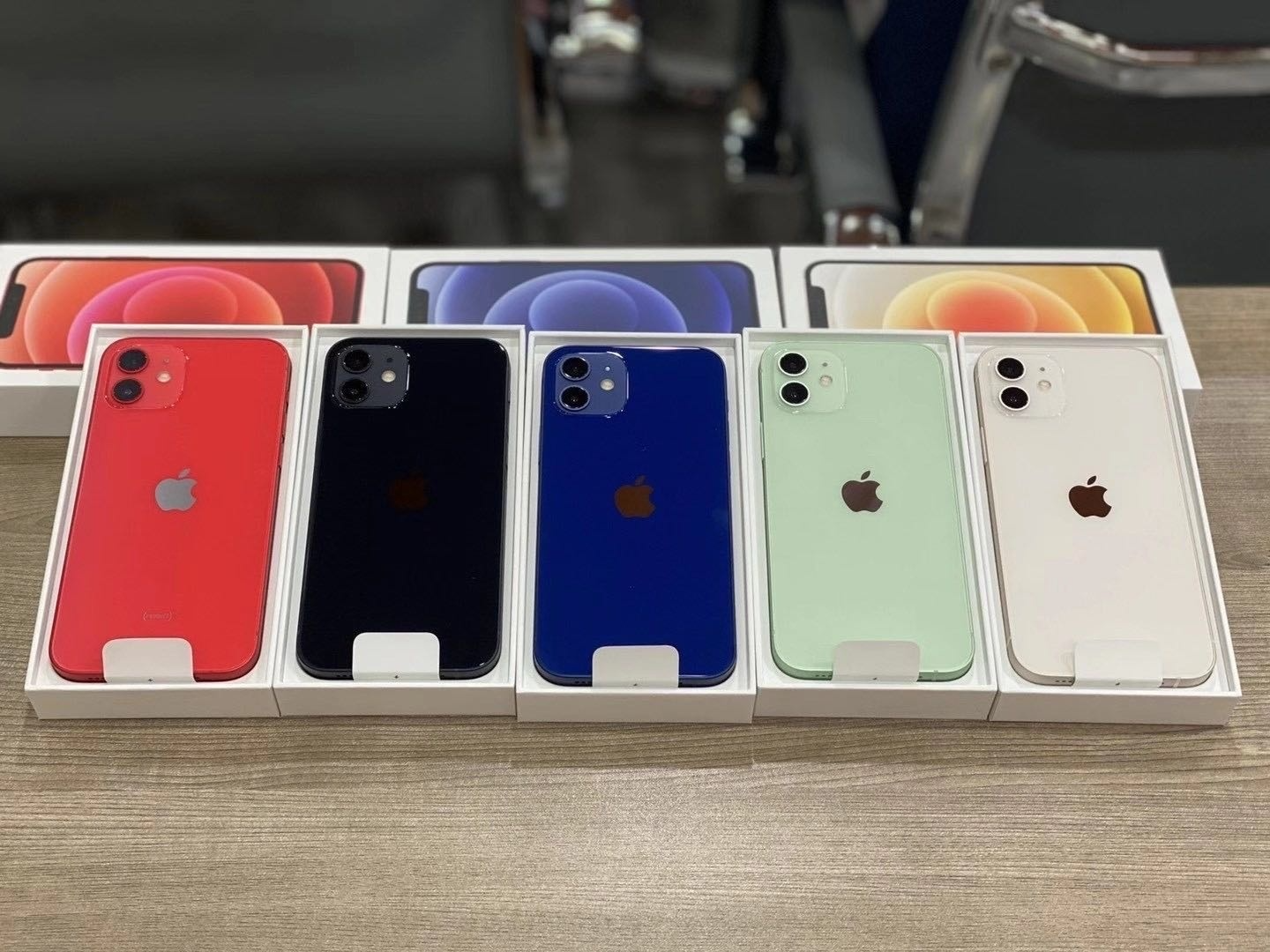 Iphone 12 128 ru. Apple iphone 12 Pro Max цвета. Iphone 12 Mini Colors. Iphone 12 Mini и iphone 12. Iphone 12 Mini цвета корпуса.