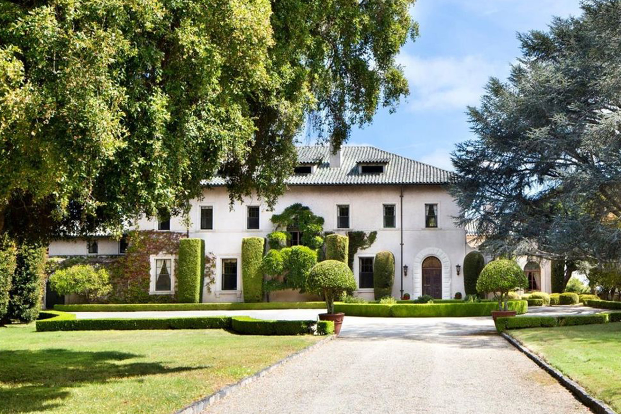 Хидден хиллс лос анджелес дом джоли. Как выглядит дом 30. Как выглядит дом 30. Дом криштиану роналду. Как выглядит дом 30.