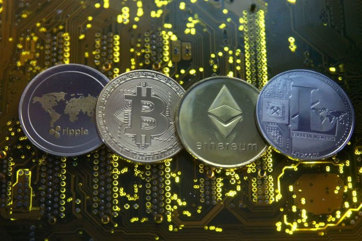 Financial flows to the digital asset market continue to pour in, bringing the total valuation of all such assets to an all-time high of $2.4 trillion. Notably, a number of altcoins are now showing stronger price capitalizations momentum than bitcoin. The total capitalizations of cryptocurrencies reached 2.4 trillion dollars