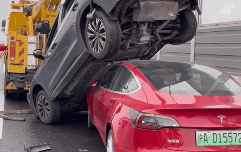 Автопилот Tesla вызвал ДТП с неожиданным финалом: другой автомобиль «оседлал» Model 3