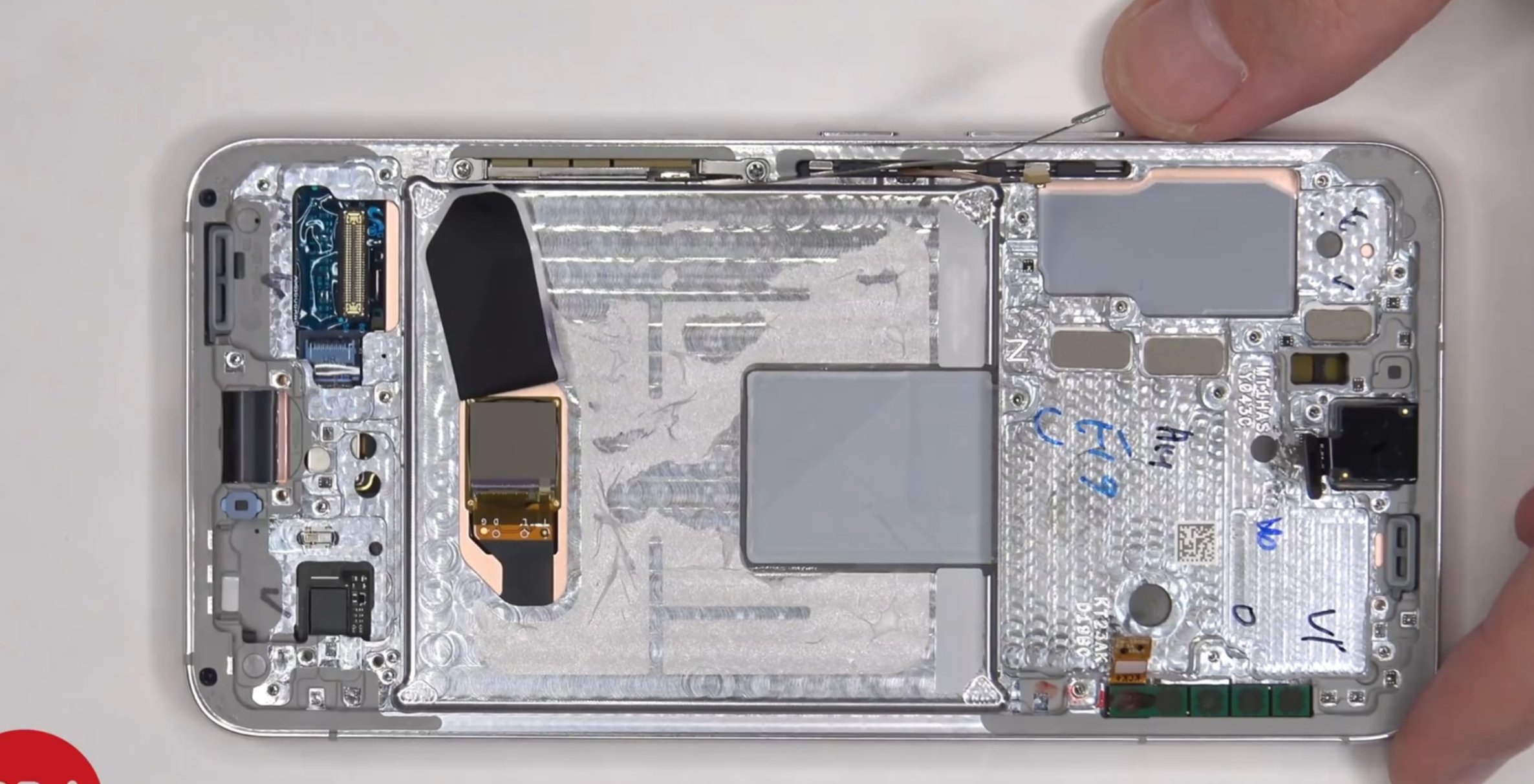 A well-known insider does not recommend buying the Samsung Galaxy S23.  It’s all about the cooling system of a single-chip system