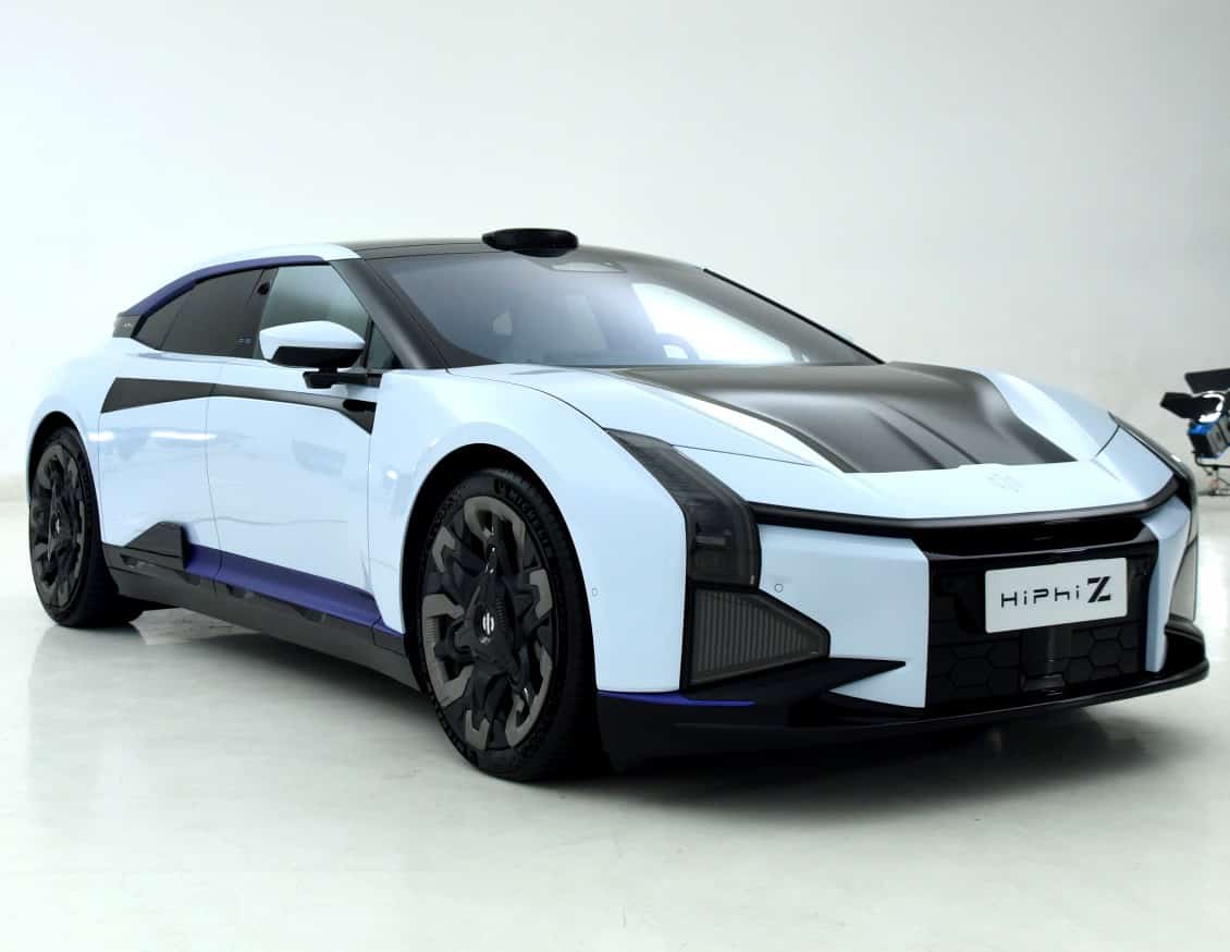 672 hp, acceleration to 100 km / h in 3.8 s, range of 705 km and autopilot.  HiPhi Z is already shipping to first customers