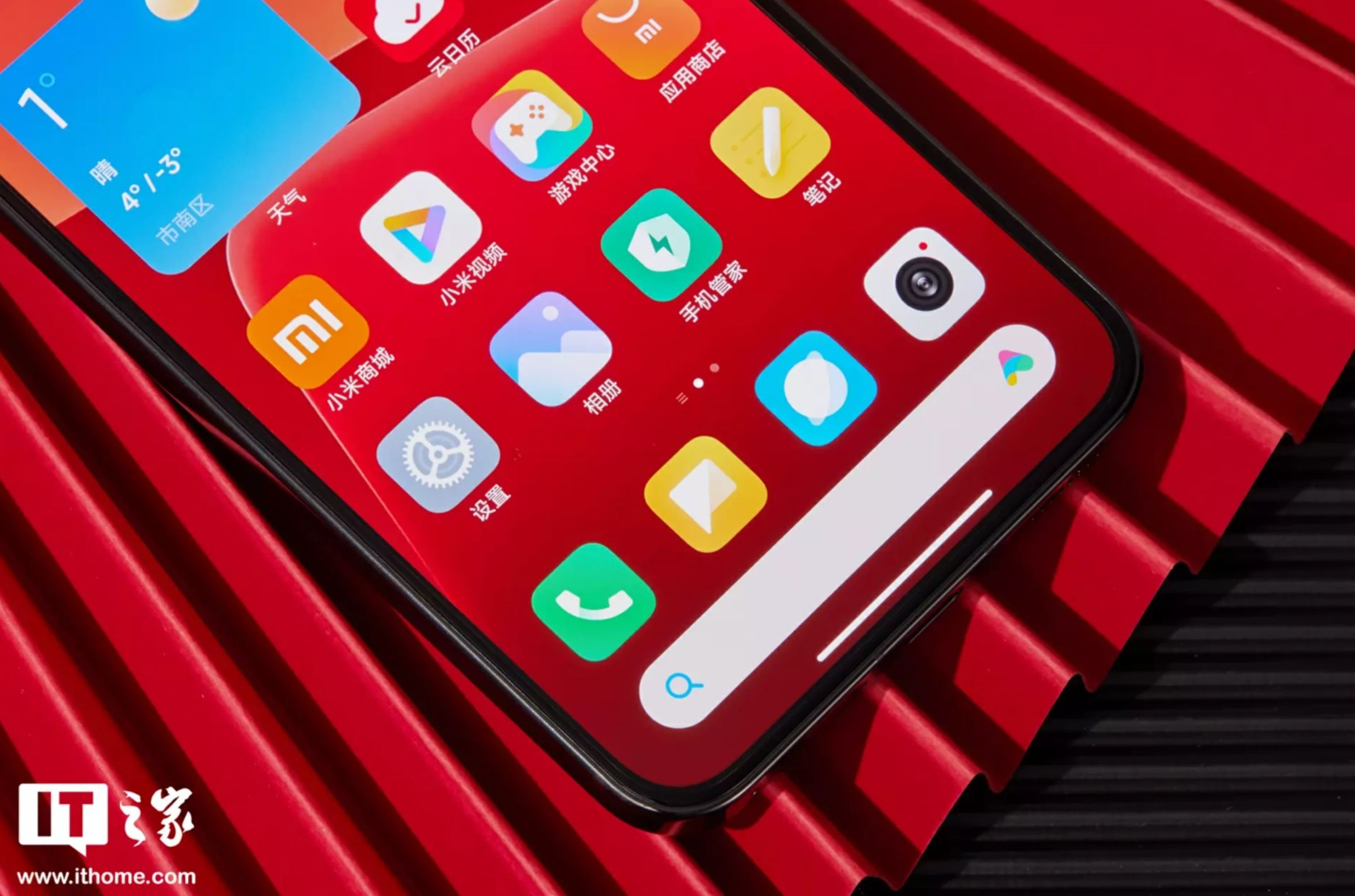 Xiaomi 13 русская версия. Xiaomi 13 Red. Xiaomi 13 красный. Цвет Xiaomi 13 красный. Xiaomi 13 зеленый.