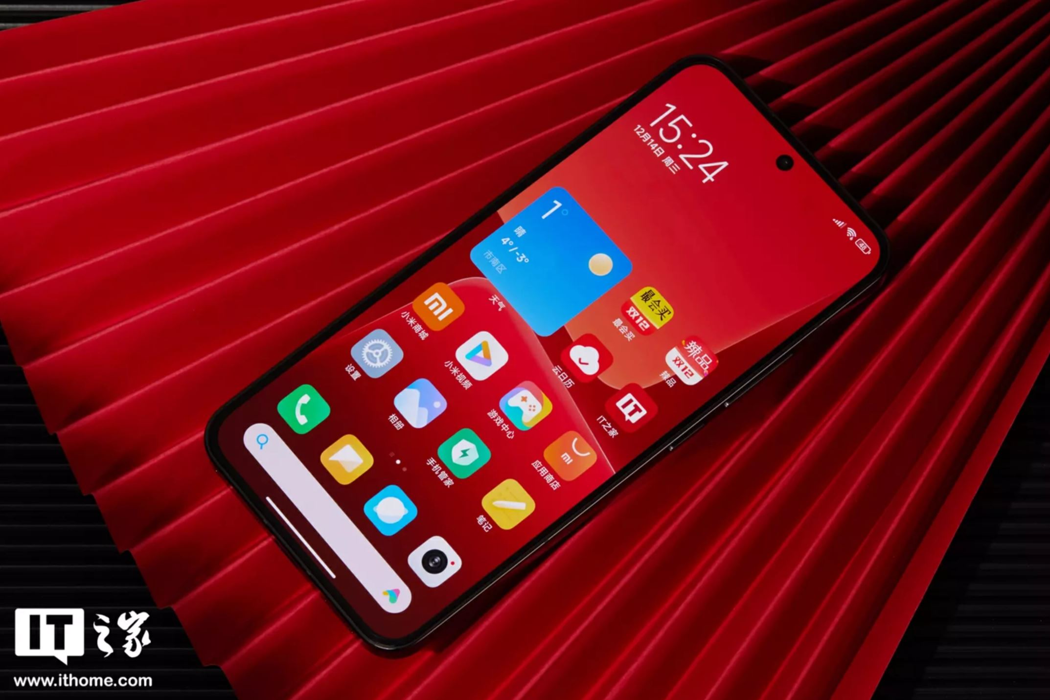 Xiaomi 13 русская версия. Xiaomi 13 Red. Xiaomi 13 Pro Red. Xiaomi 13 красный. Цвет Xiaomi 13 красный.