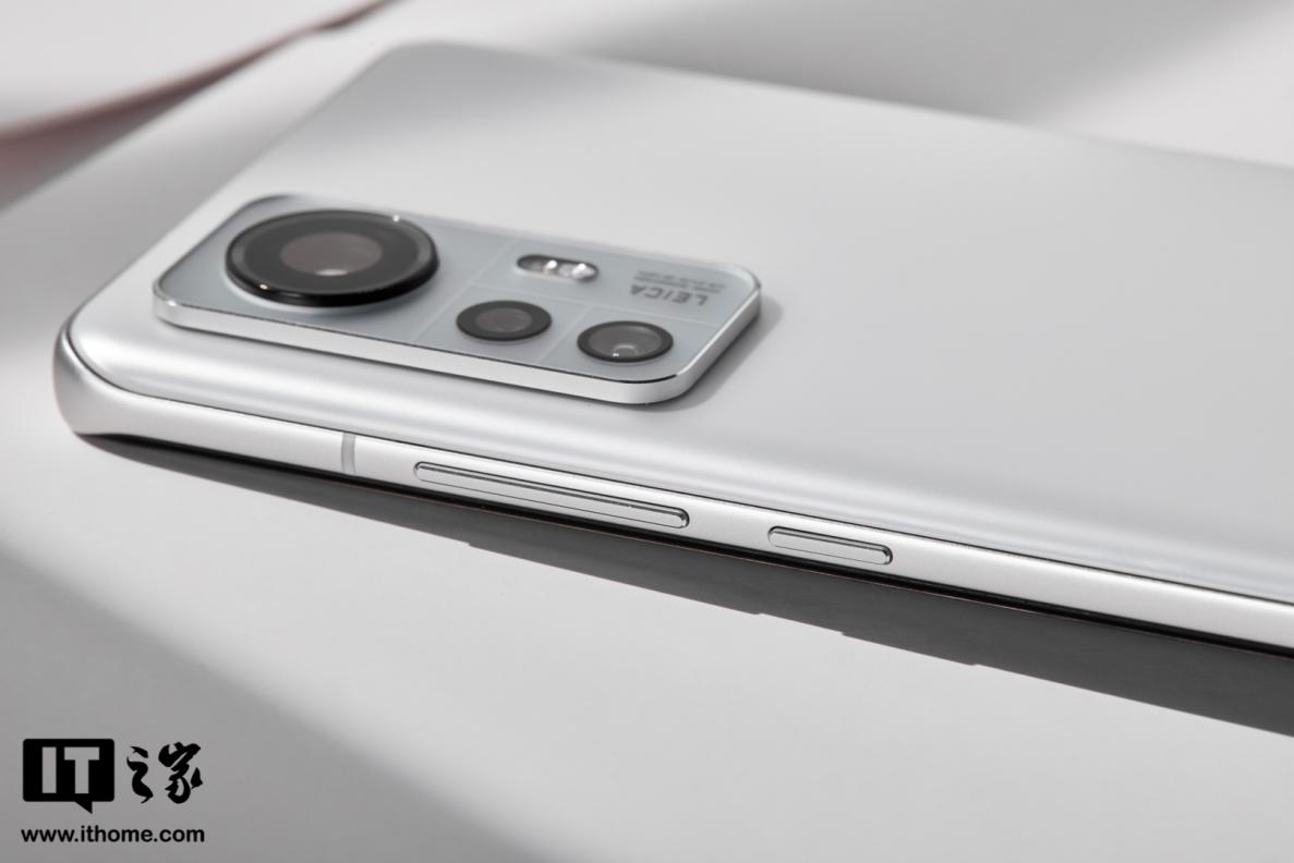 Xiaomi 14 photography kit. Xiaomi 12s White. Xiaomi mi 12s камера. Флагман Xiaomi компактный. Xiaomi 12 комплект поставки.