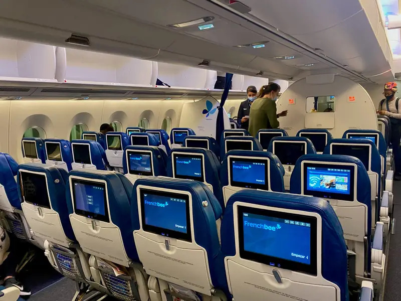 Самолет авиакомпании AZUR air - Боинг 777 Попути Дзен