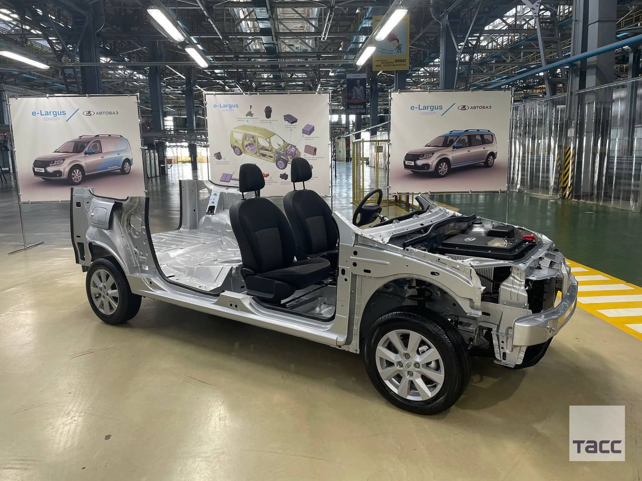 Новая электрическая Lada: ее показали вживую