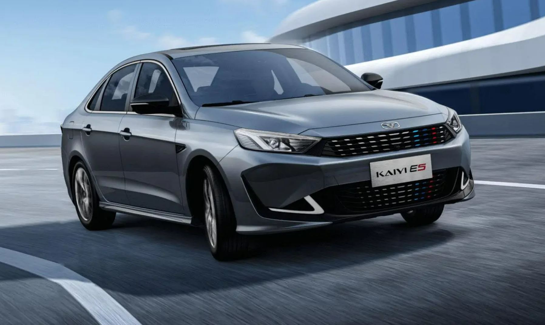 A serious bid for success: the mid-size 147-horsepower Kaiyi E5 sedan with a CVT will be only slightly more expensive than the Lada Granta