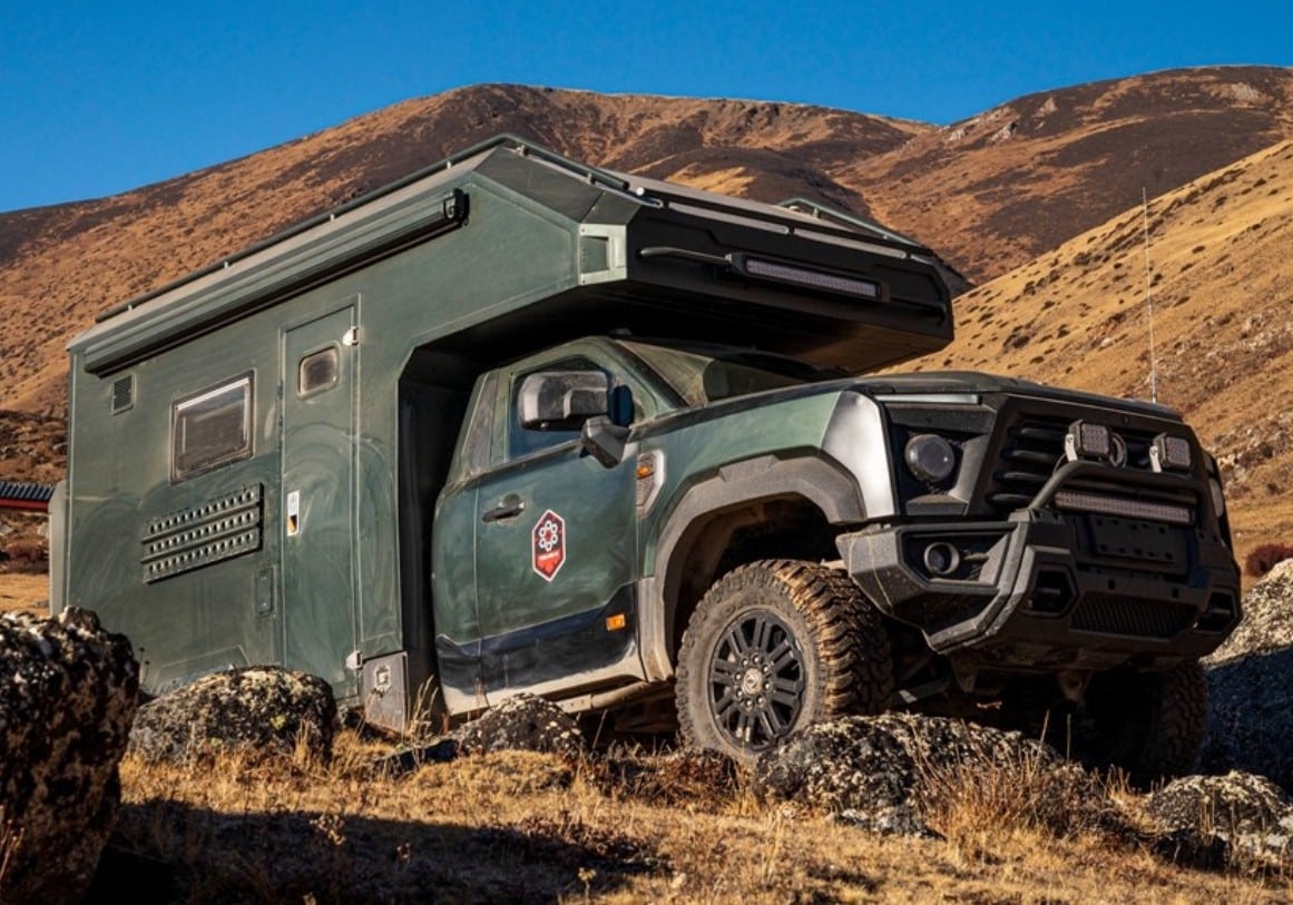 Diesel engine 6.7 liters, 320 hp, permanent four-wheel drive, two-meter bed and shower.  Brutal SUV Dongfeng Warrior M20 turned into an extreme camper