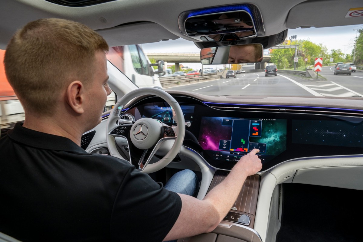Mercedes-Benz beat Tesla on its own field.  The company was the first in the United States to obtain a license for an autopilot of the third level.