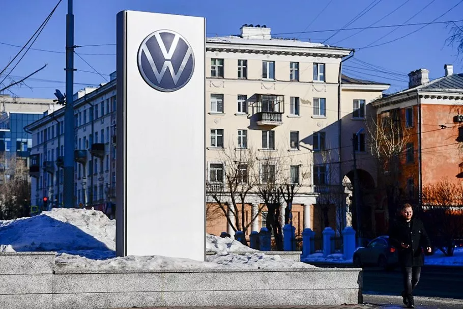Volkswagen sells its Russian divisions
