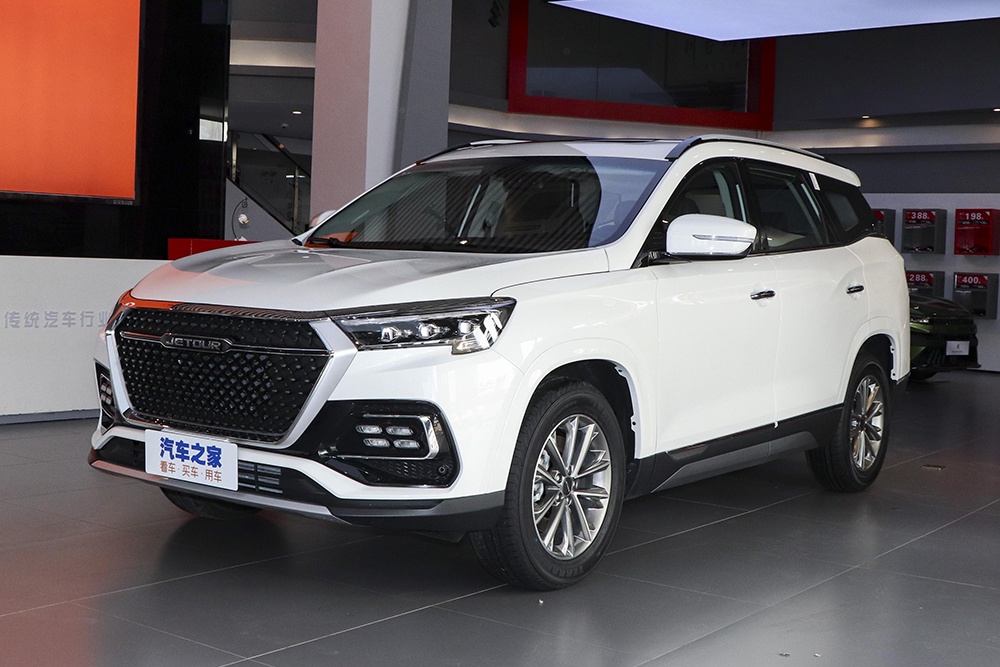 The price is like Hyundai Creta, and the dimensions are even bigger than Hyundai Santa Fe.  In Russia began to sell a powerful crossover Jetour X95