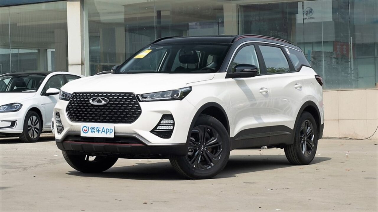 Оклейка плёнкой глянцевых панелей в салоне - Chery Tiggo 7 Pro, 1,5 л, 2022 года