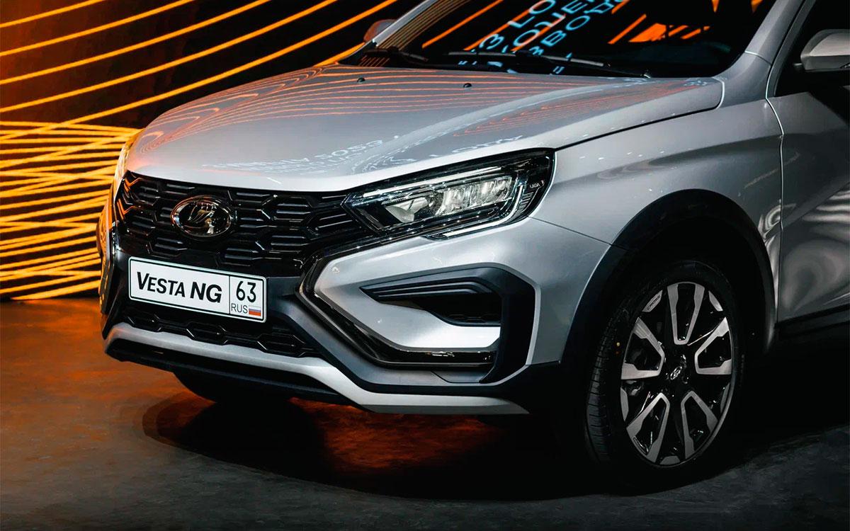 Новая Lada Vesta стала частью экспозиции в Парке Горького в Москве