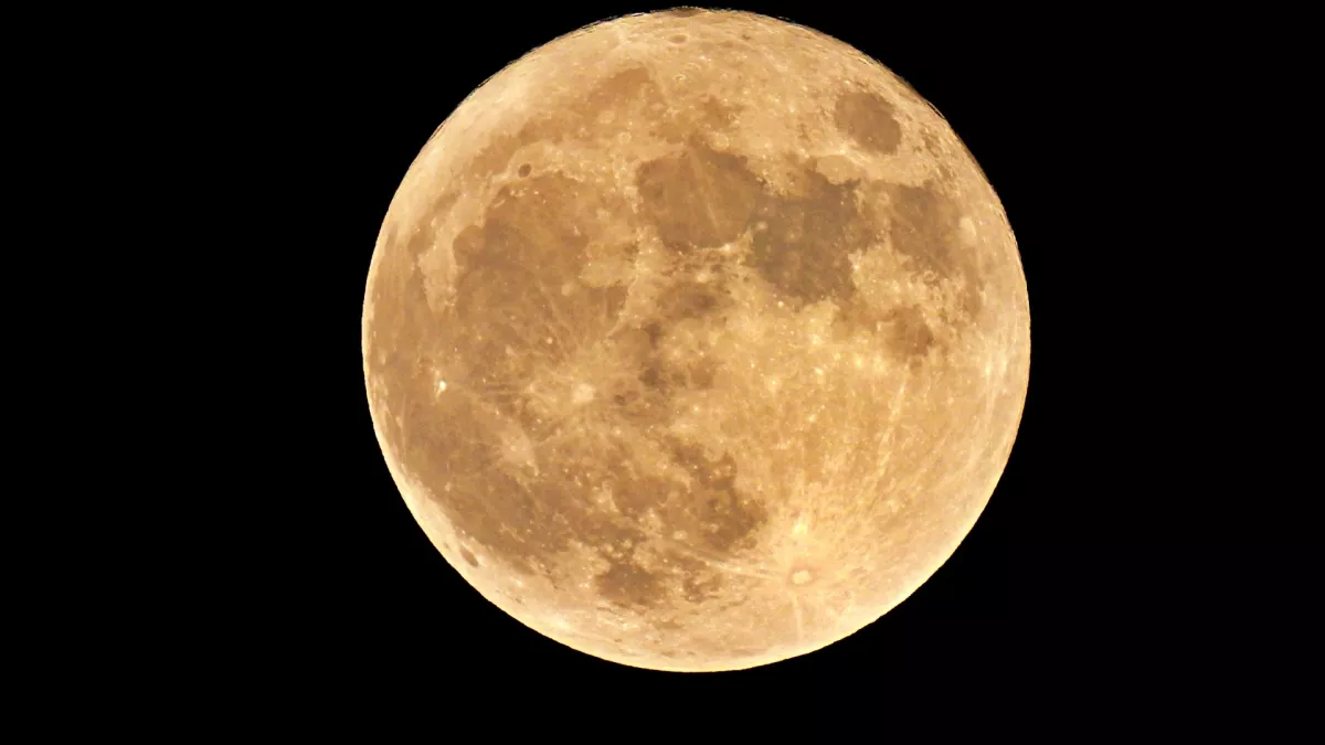 Луна. Полная Луна. Полутеневое лунное затмение. Снимки Луны. Лунный день сегодня 2023 год