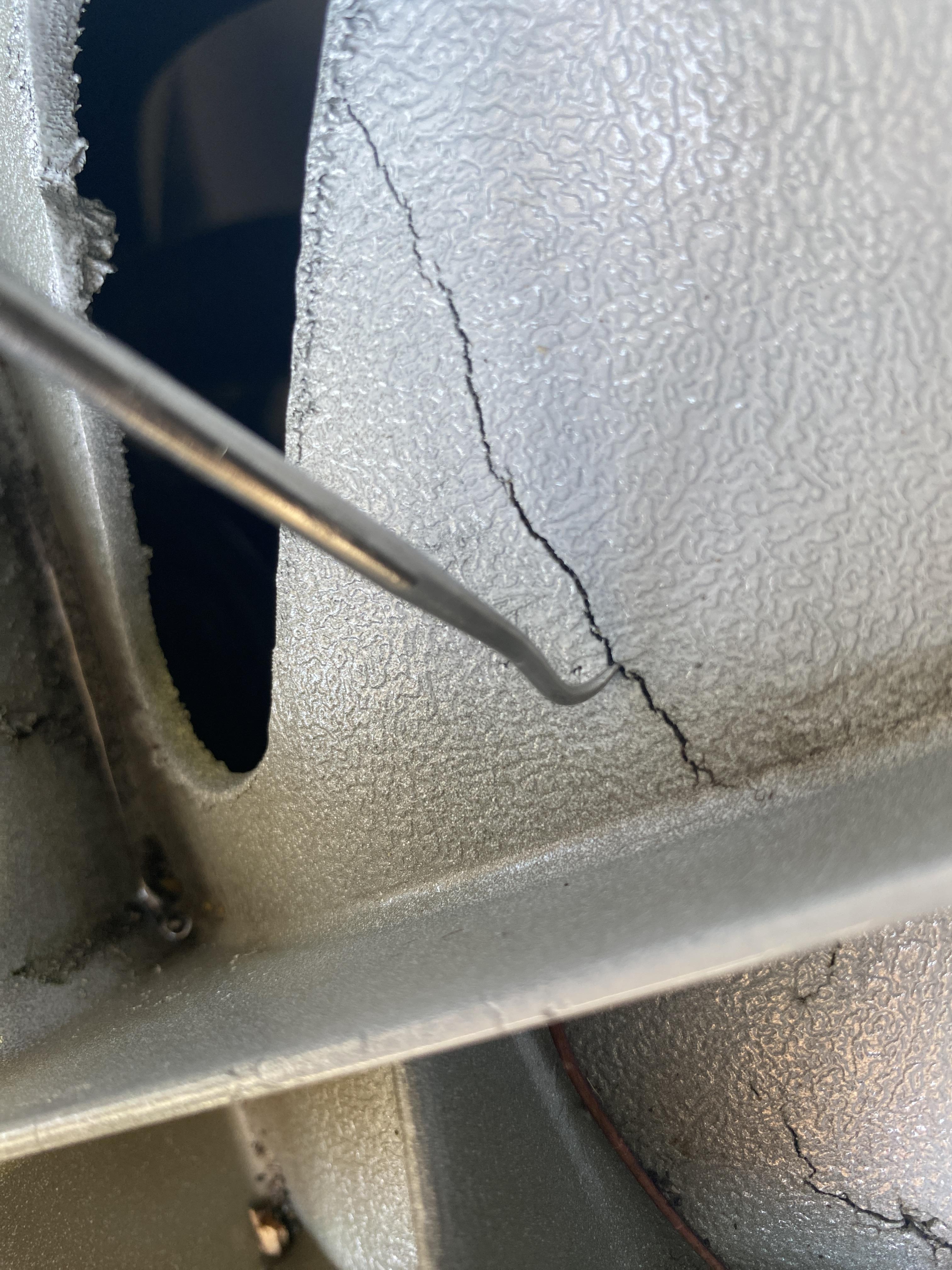 «Это нормально? Илон, есть мысли по поводу такого качества сборки ...