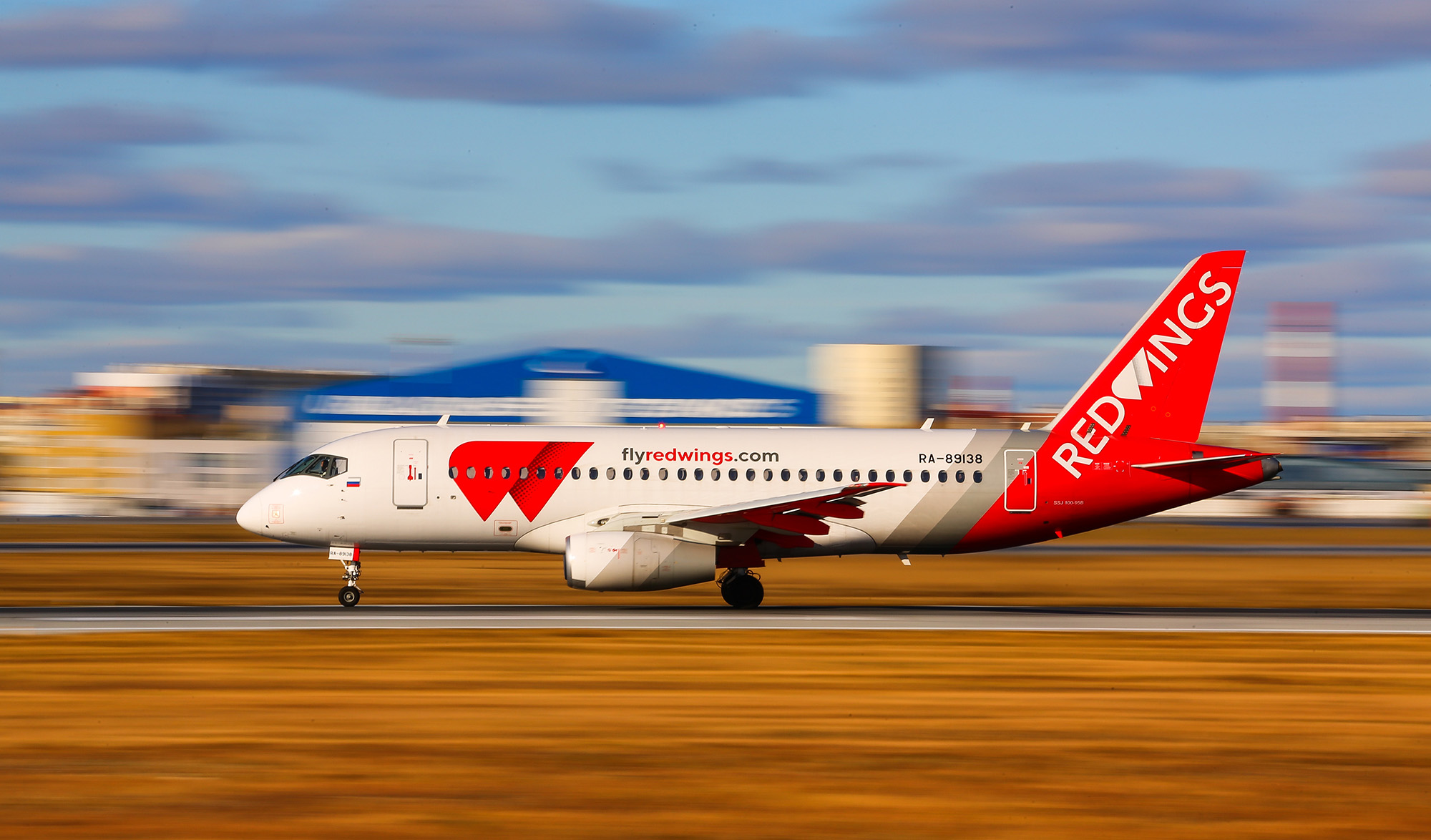 Самолёт ту 204 red wings. Red wings airlines стюардессы. Ред вингс. Боинг 737-800 ред вингс. Red wings airlines авиакомпания.