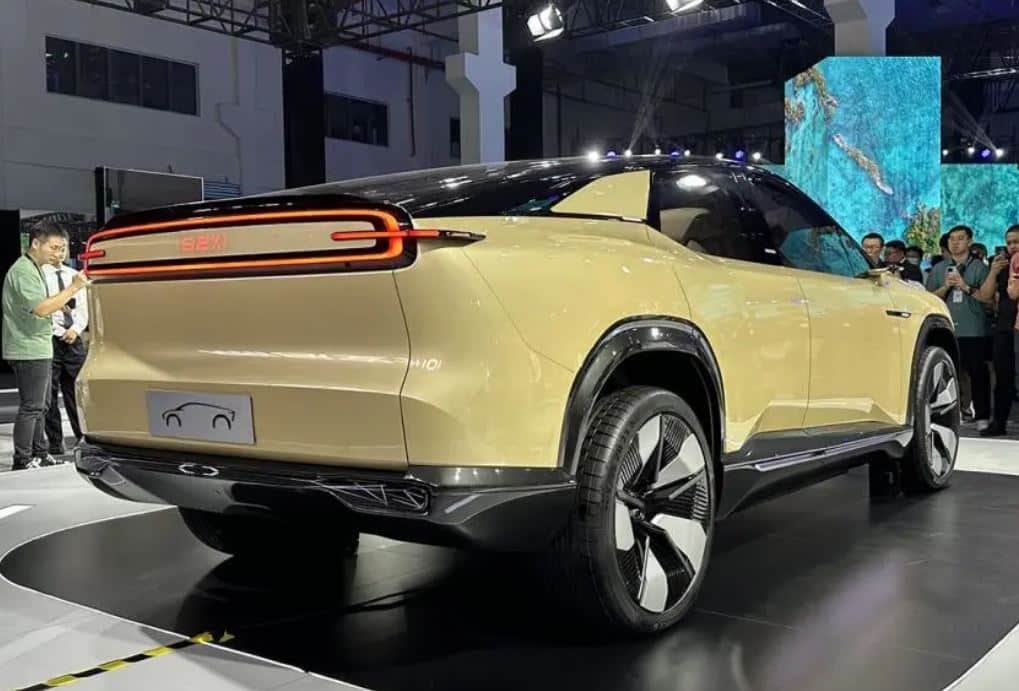 Из кроссовера Exeed RX сделали флагманский Omoda C9