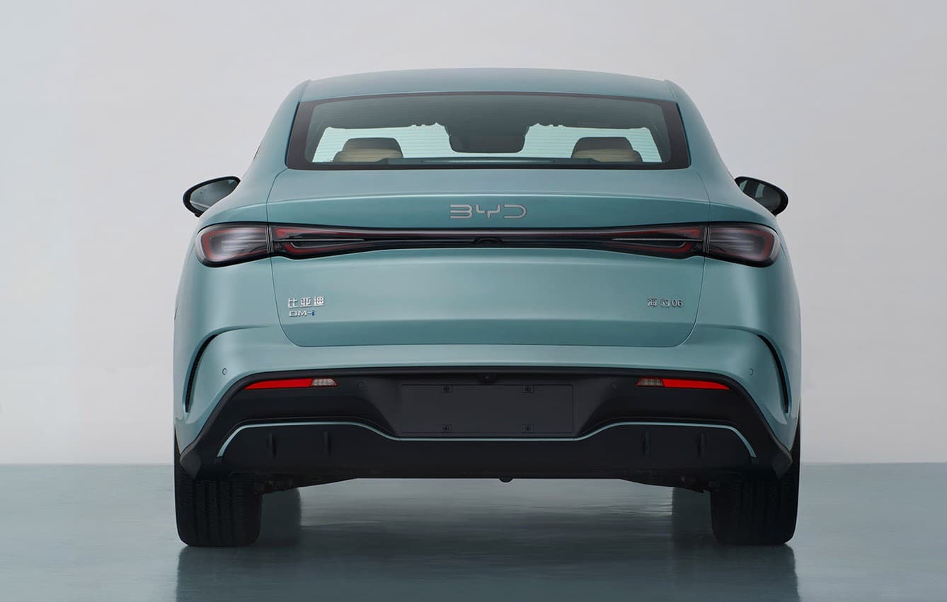 BYD, может хватит? У компании уже более 100 моделей и комплектаций ...