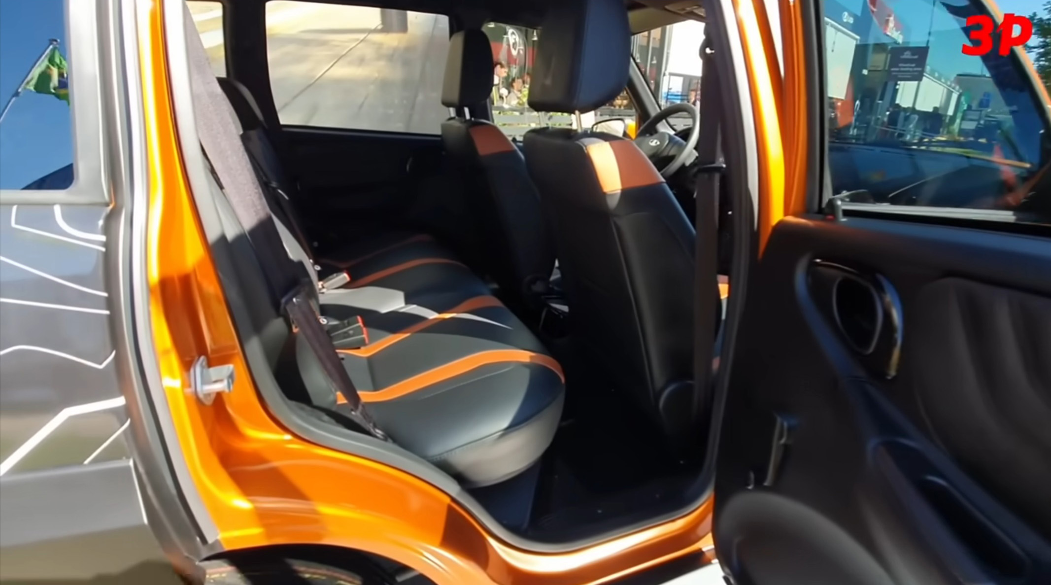 Цифровая приборная панель, полностью светодиодные фары и крошечный ...