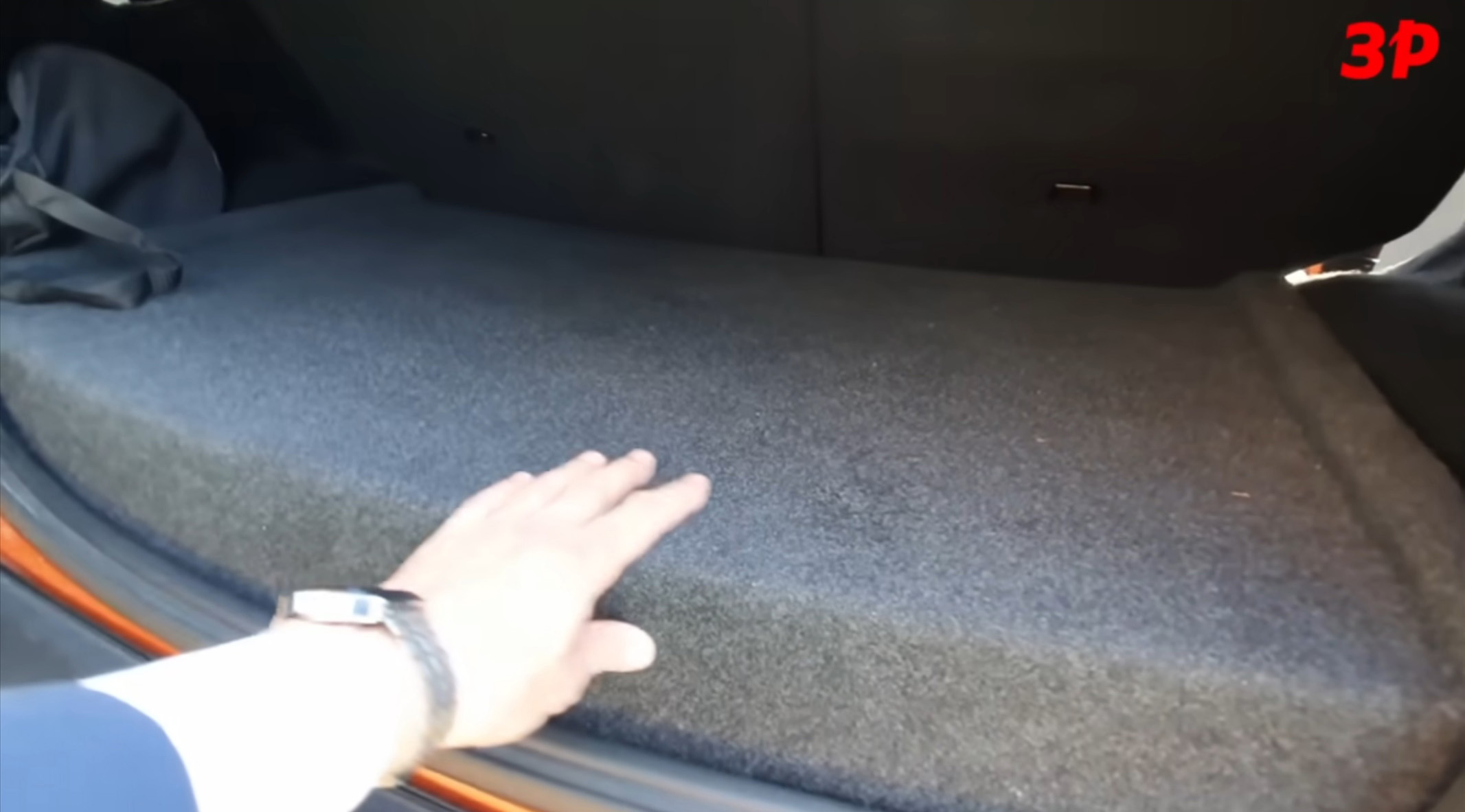 Цифровая приборная панель, полностью светодиодные фары и крошечный ...