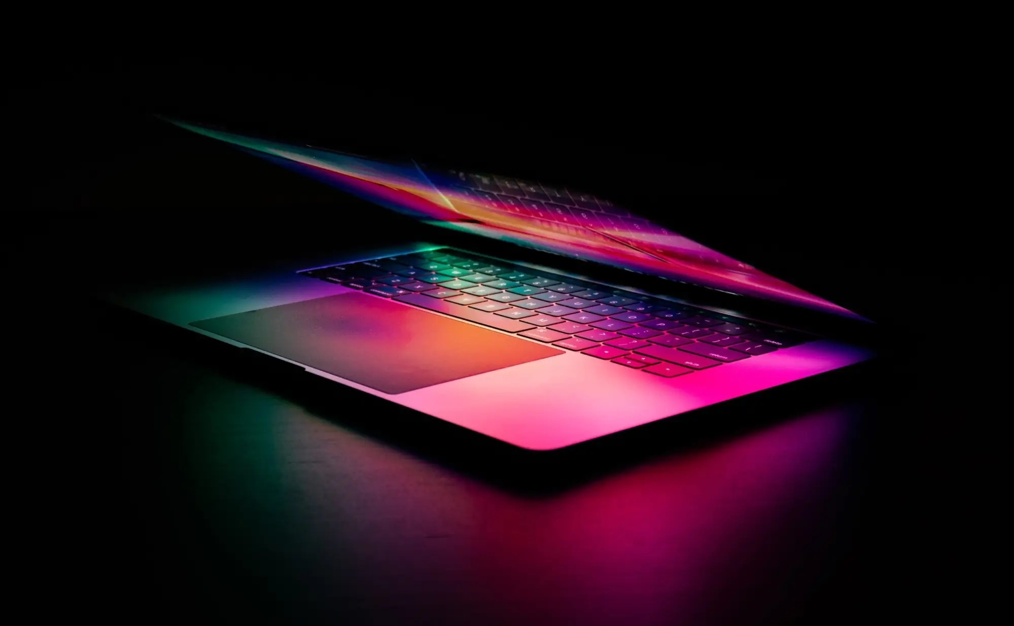 MacBook с OLED-экранами и новым дизайном будут не из дешёвых