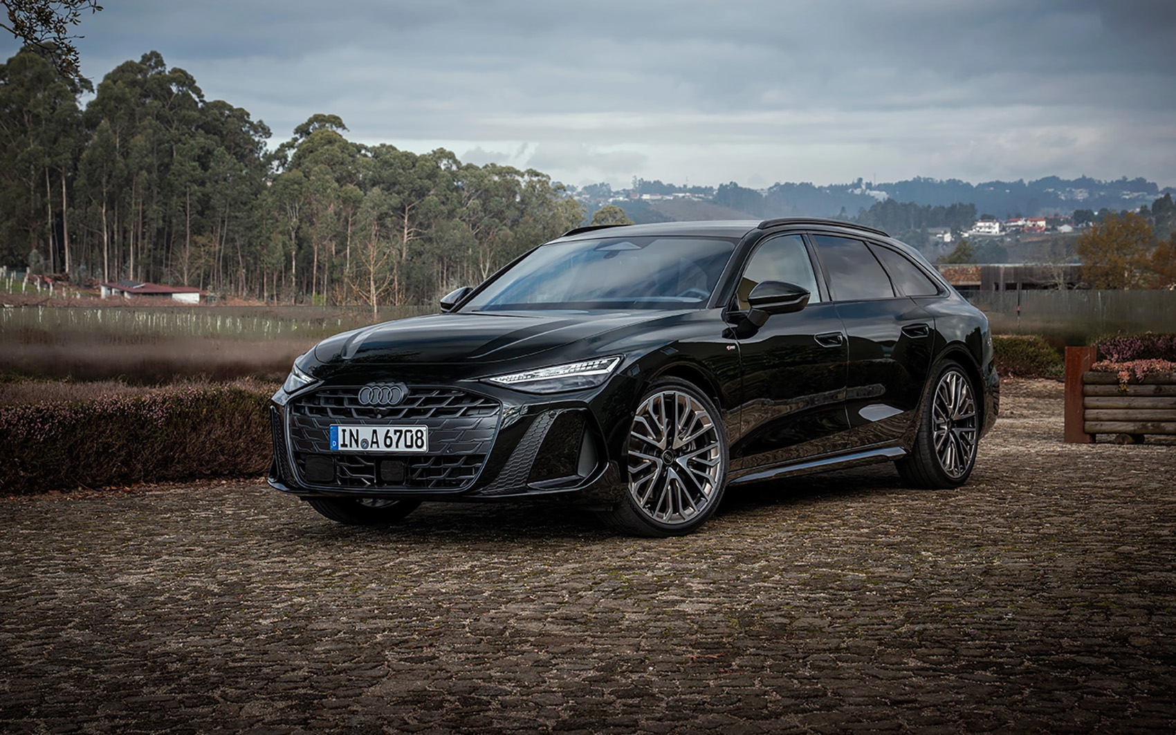 Новый Audi A6 Avant 2025 едет в Россию: машину будут продавать с гарантией 2 года