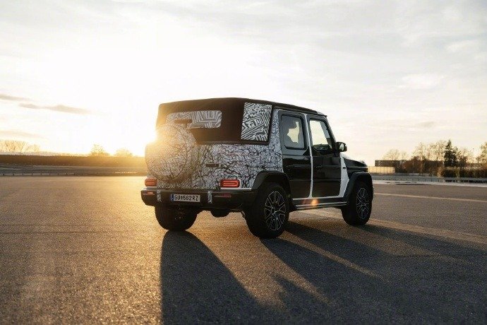 Mercedes показала совершенно новый «Гелик» (Mercedes-Benz G-Class) без жёсткой крыши