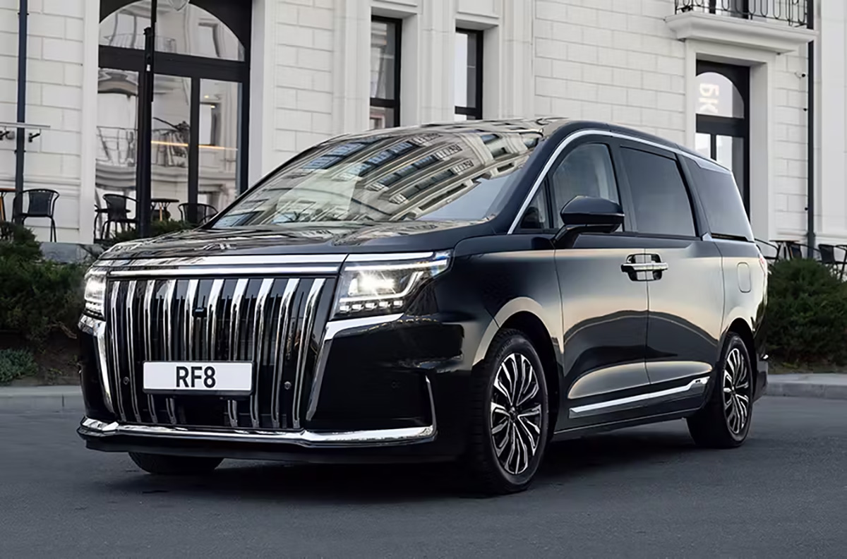 Аналог Toyota Alphard с 2,0-литровым мотором и 8-ступенчатым «автоматом» и топовым оснащением — всего 4,7 млн рублей. В России стартовали продажи JAC RF8