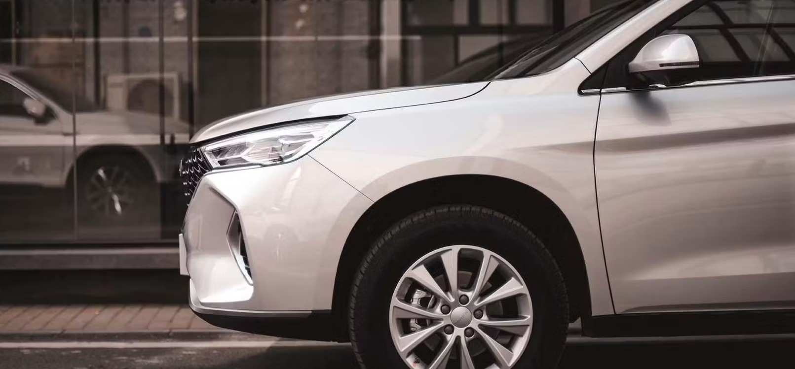 Китайские только формально: в Калуге, где уже собирают по 10 машин в час, в 2025 году было выпущено 24,5 тыс. кроссоверов Haval M6