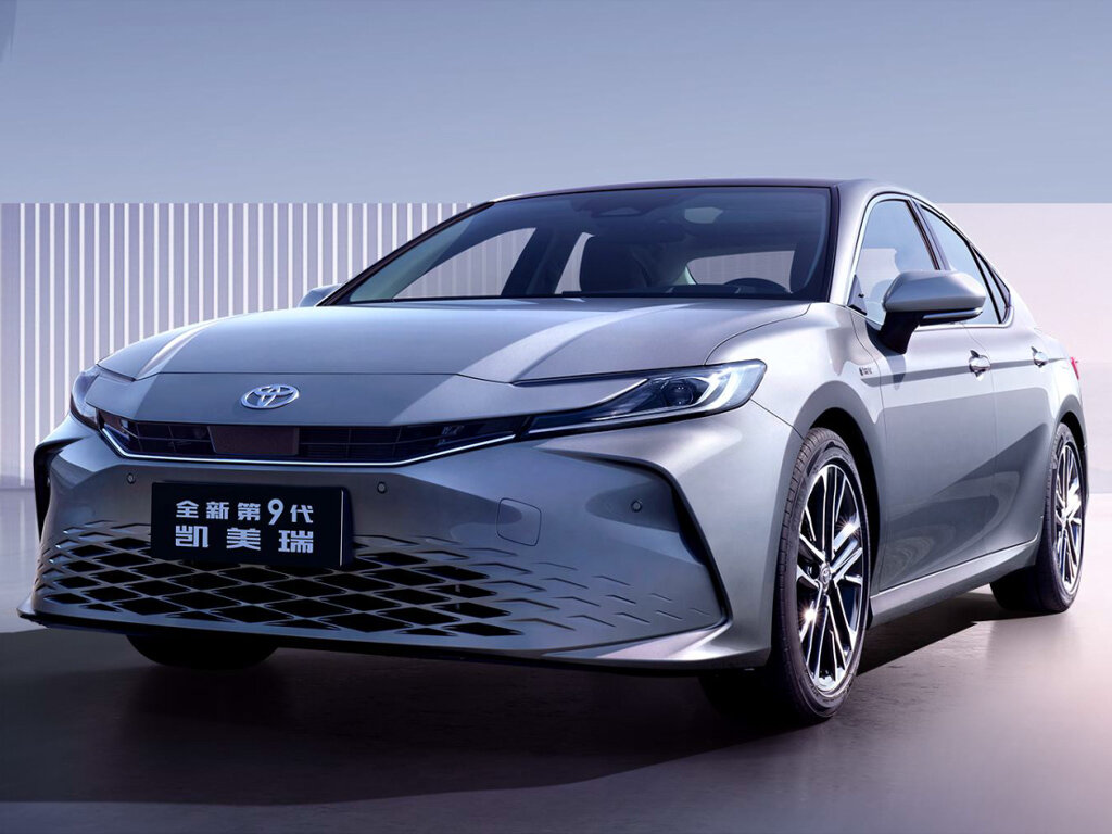 Новая Toyota Camry выходит 2 апреля — популярный седан поумнеет