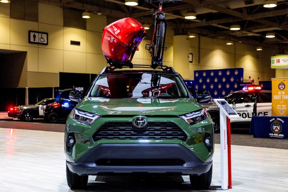 Покупатели месяцами ждут новые Toyota: компания не справляется с заказами