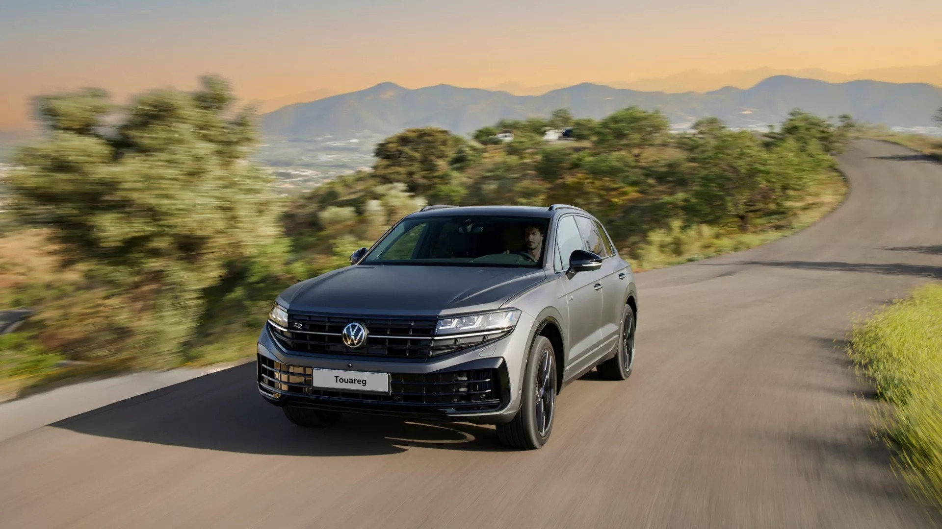 В Россию уже приехали Volkswagen Touareg 2025 — и сразу сильно подешевели