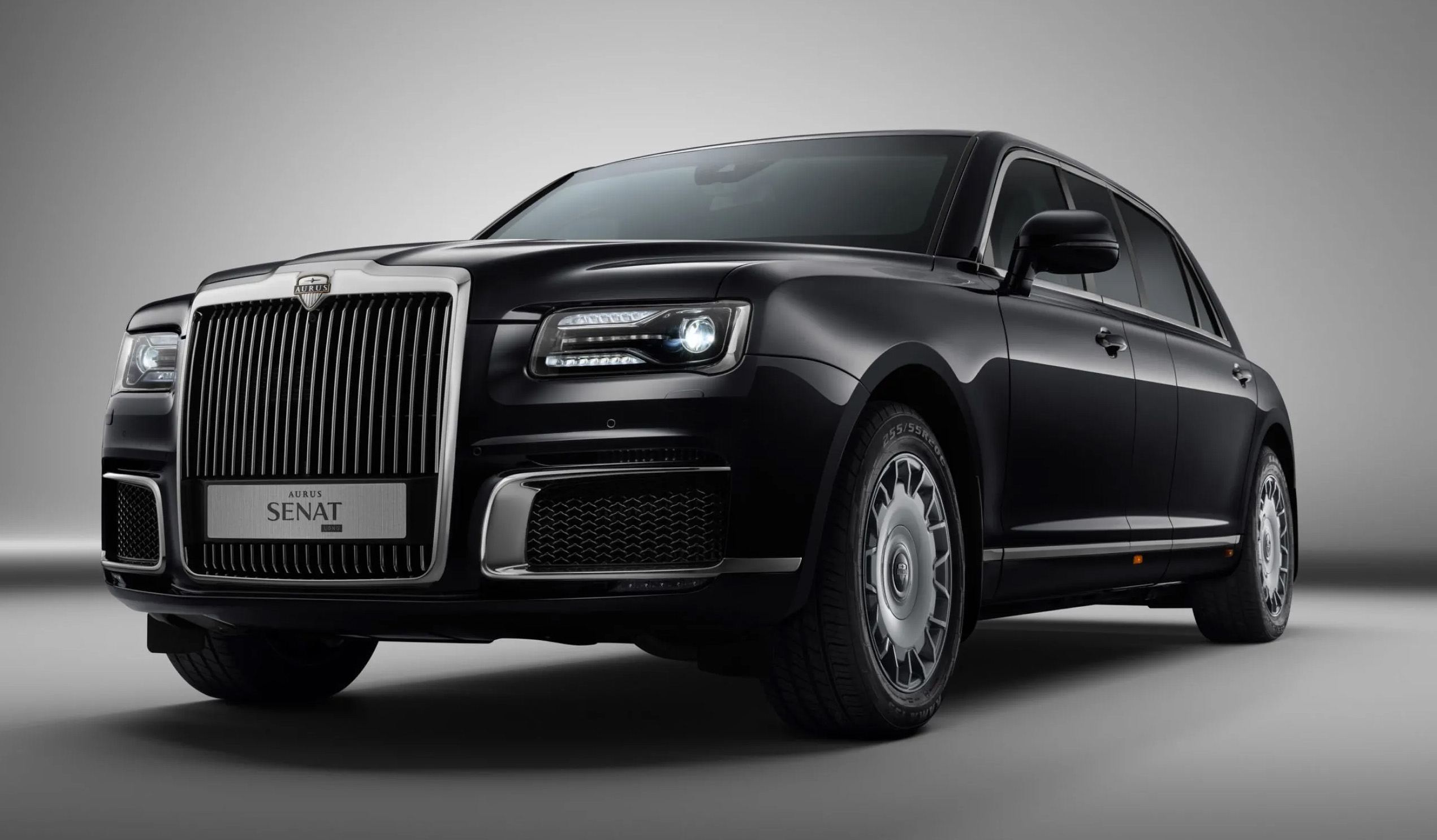 На российские аналоги Rolls-Royce и Bentley нет спроса? В 2026 году в Елабуге соберут всего 60 люксовых машин Aurus