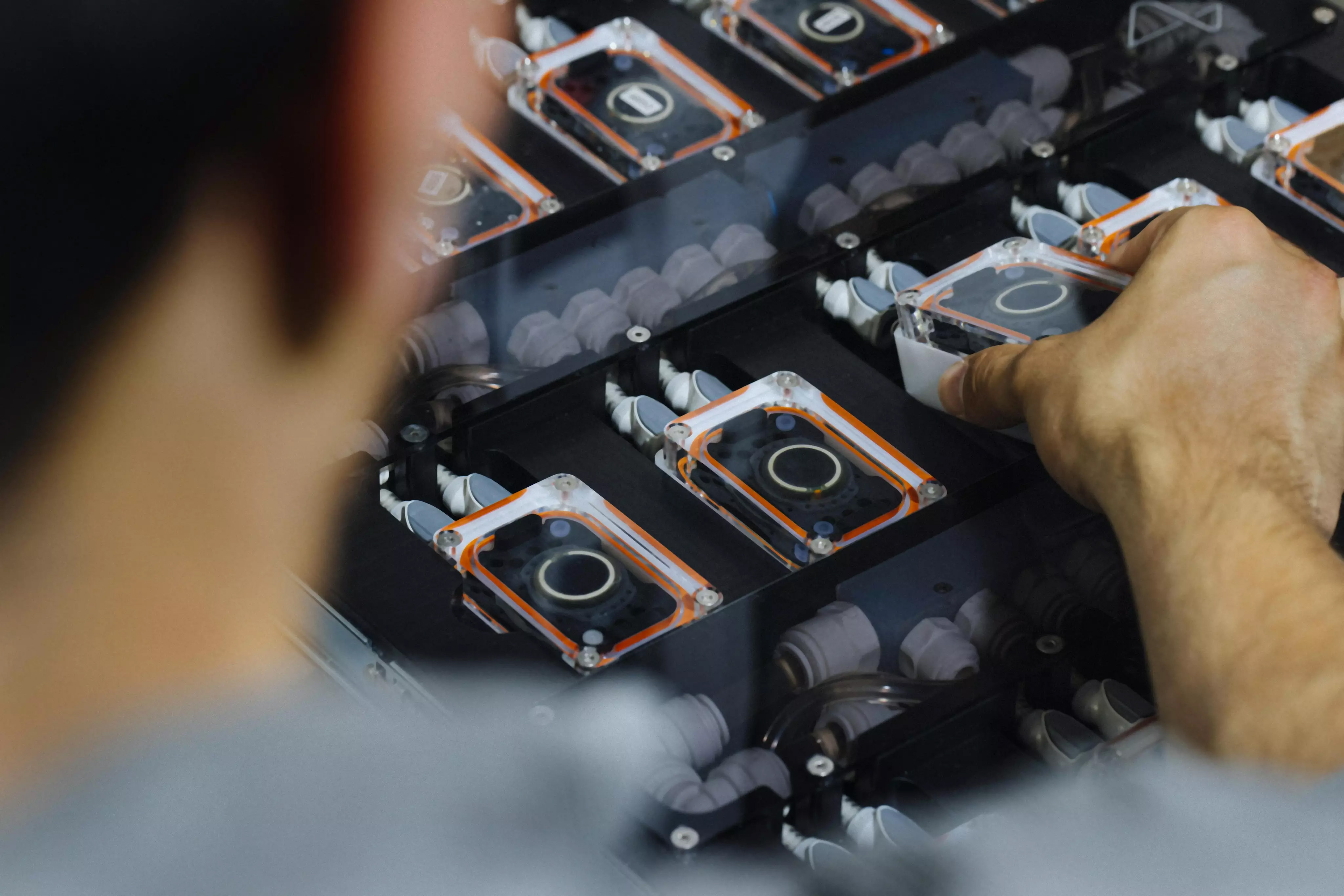 Neuralink запустит массовое чипирование людей в 2026 году. Илон Маск анонсировал серийное производство интерфейсов «мозг-компьютер»