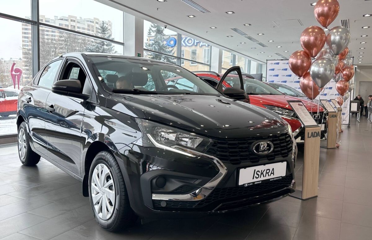 В Белоруссии начали продавать Lada Iskra — на 200 тыс. рублей дешевле, чем в России