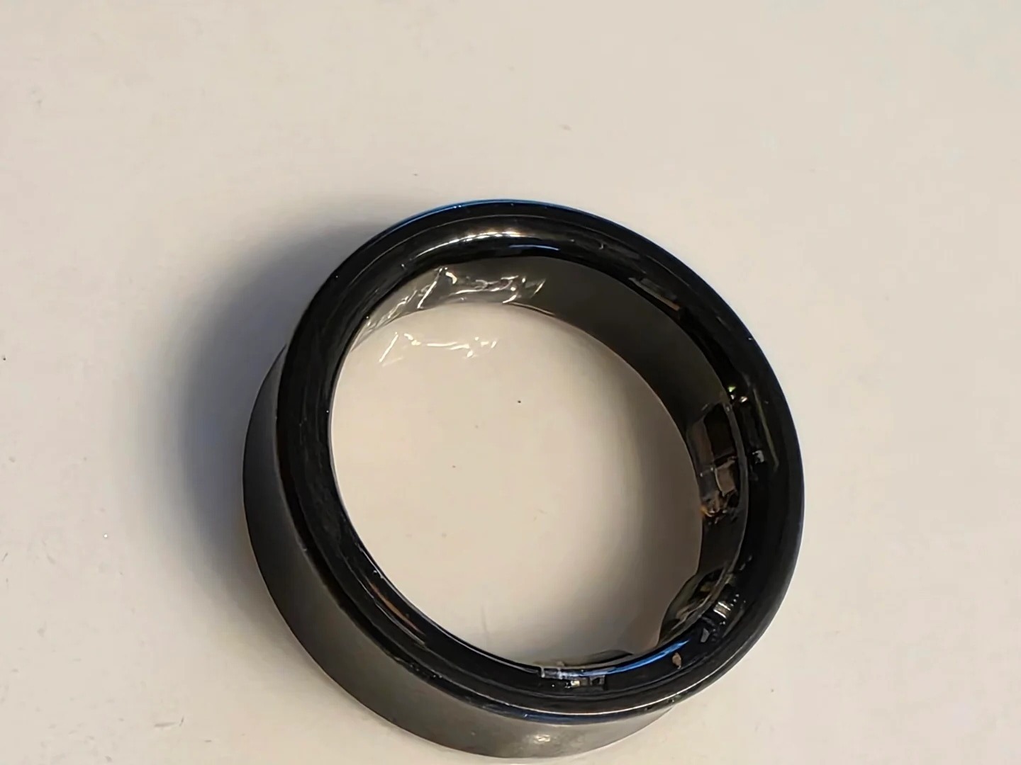 «Бомба замедленного действия» на пальце. Владелец Samsung Galaxy Ring показал вздутый аккумулятор