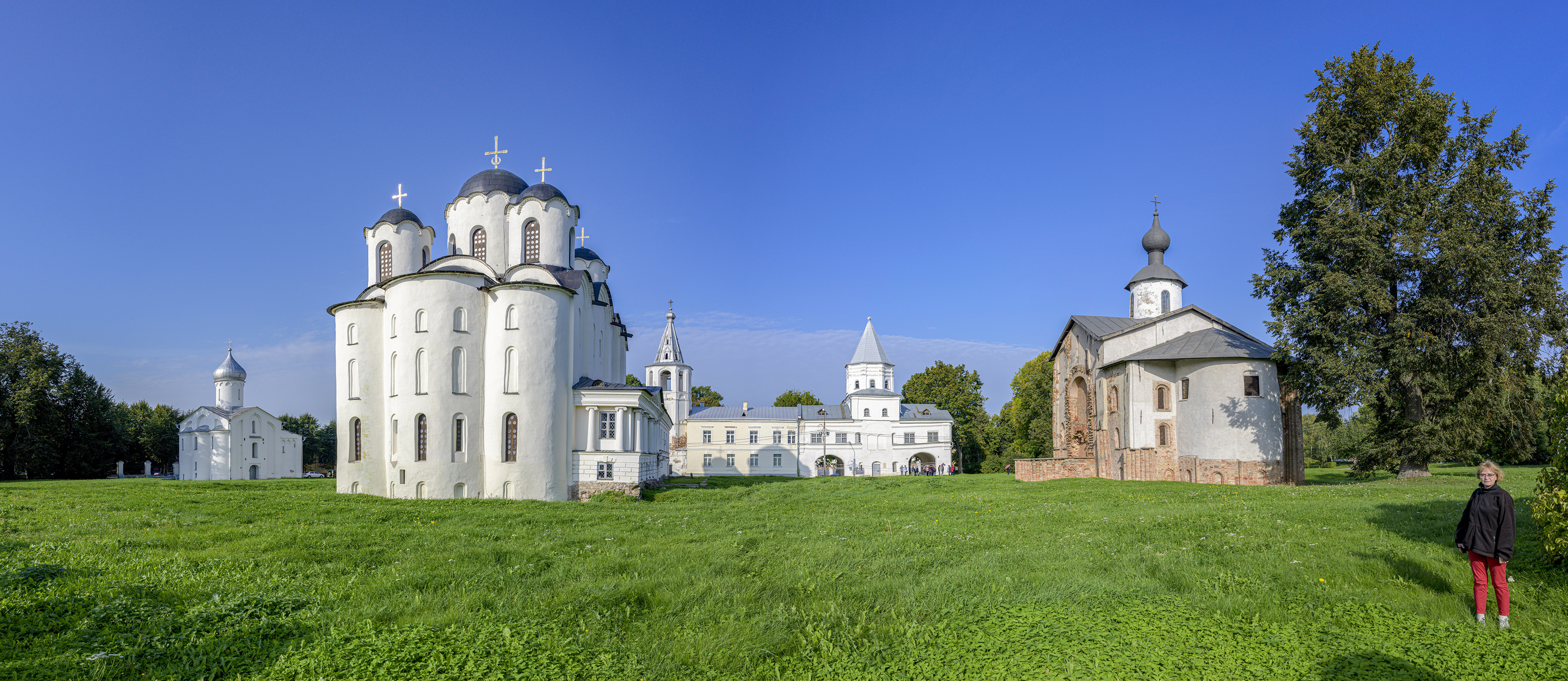 Великий Новгород памятник Ярославо Дворище и торг