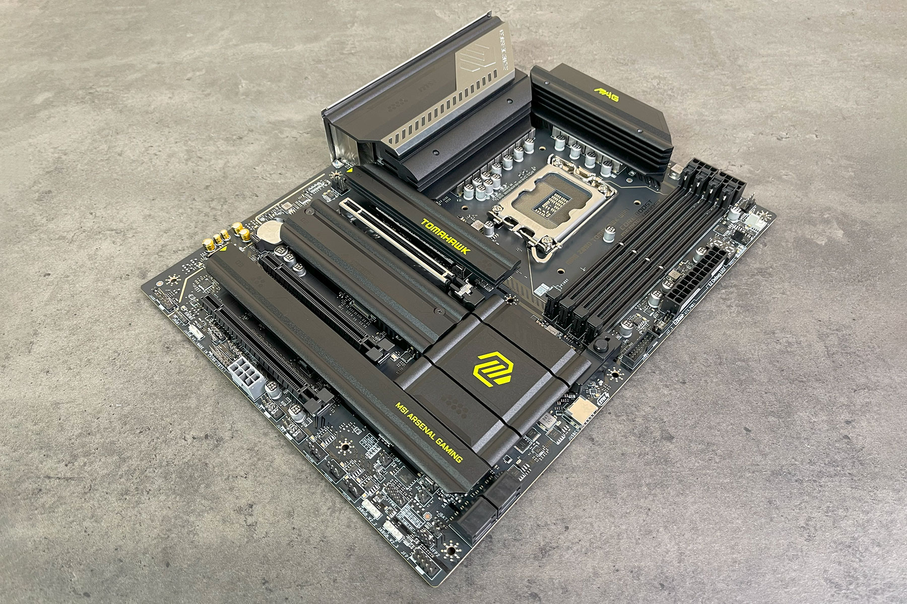 Материнская плата MSI MAG Z890 Tomahawk WiFi на чипсете Intel Z890: добротное, но не слишком дешевое решение для платформы Intel LGA1851