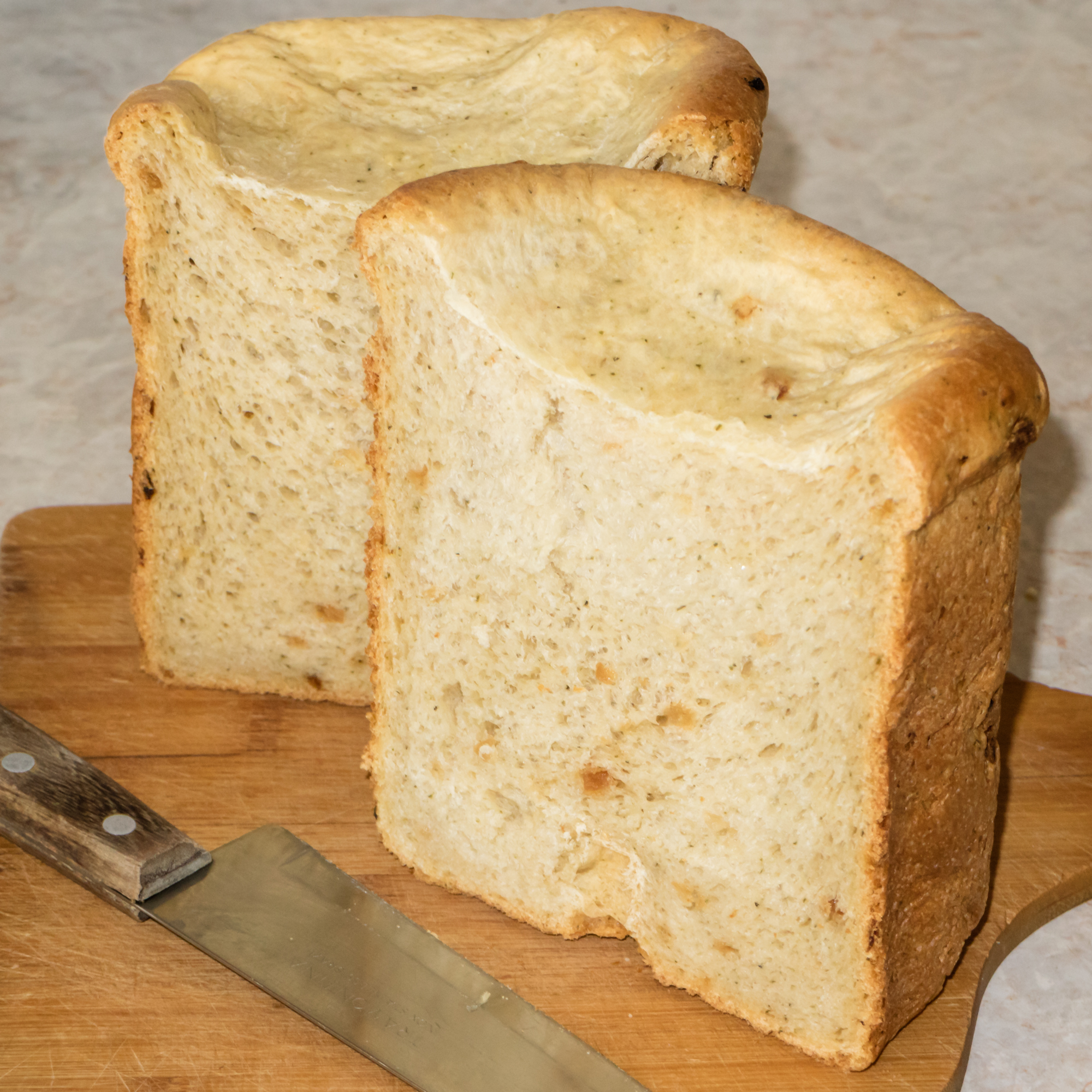 Почему опадает верхушка хлеба. Хлебопечка STARWIND sbr4163. Опал хлеб в хлебопечка. Макушка хлеба. Верхушка хлеба.