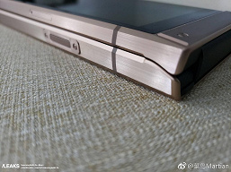 Флагманский смартфон-раскладушка Samsung W2019 позирует на новых фото