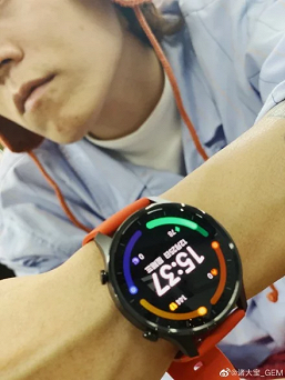 Xiaomi Watch Color на живых фото со сменными ремешками