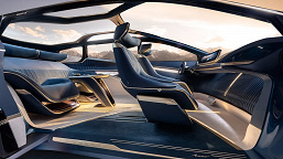 30-дюймовая приборная панель, гигантская панорамная крыша и всего четыре посадочных места. Представлен концептуальный минивэн Buick GL8 Flagship