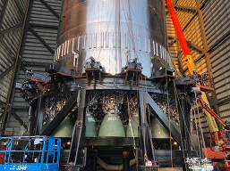 Илон Маск показал 29 двигателей SpaceX Raptor на огромной ракете Super Heavy перед её первым орбитальным запуском